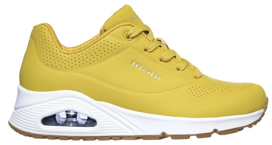 Fichamos las Skechers que se pondr&iacute;a Rosal&iacute;a. Son c&oacute;modas, modernas y est&aacute;n en disponible en un mont&oacute;n de colores