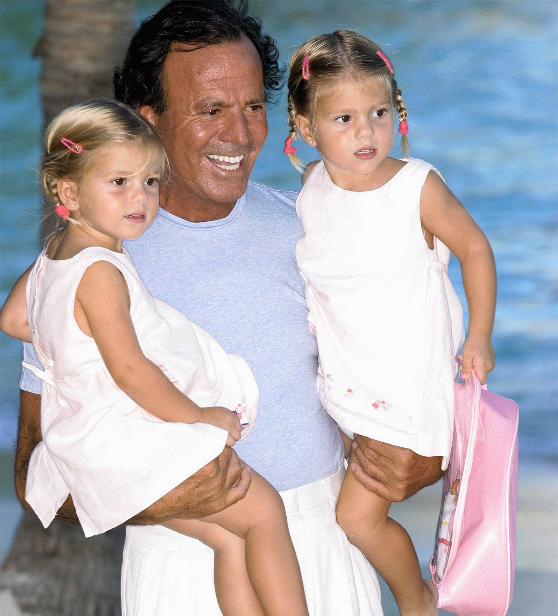 Julio Iglesias junto a sus hijas / Gtres