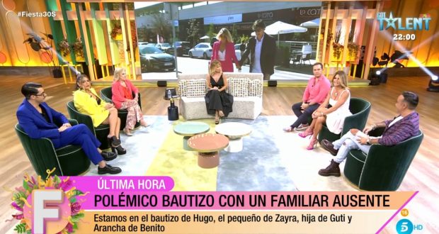 El plat&oacute; de 'Fiesta' comentando la noticia / Telecinco