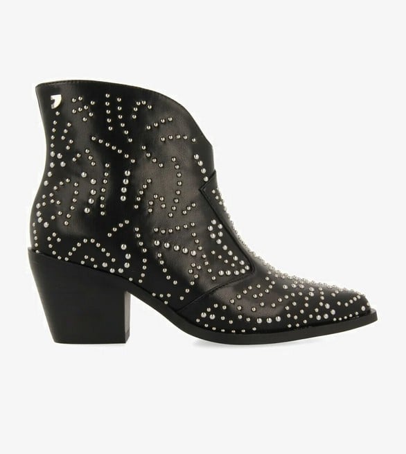Estos son los botines de tachuelas de Gioseppo que est&aacute; arrasando en sus tiendas