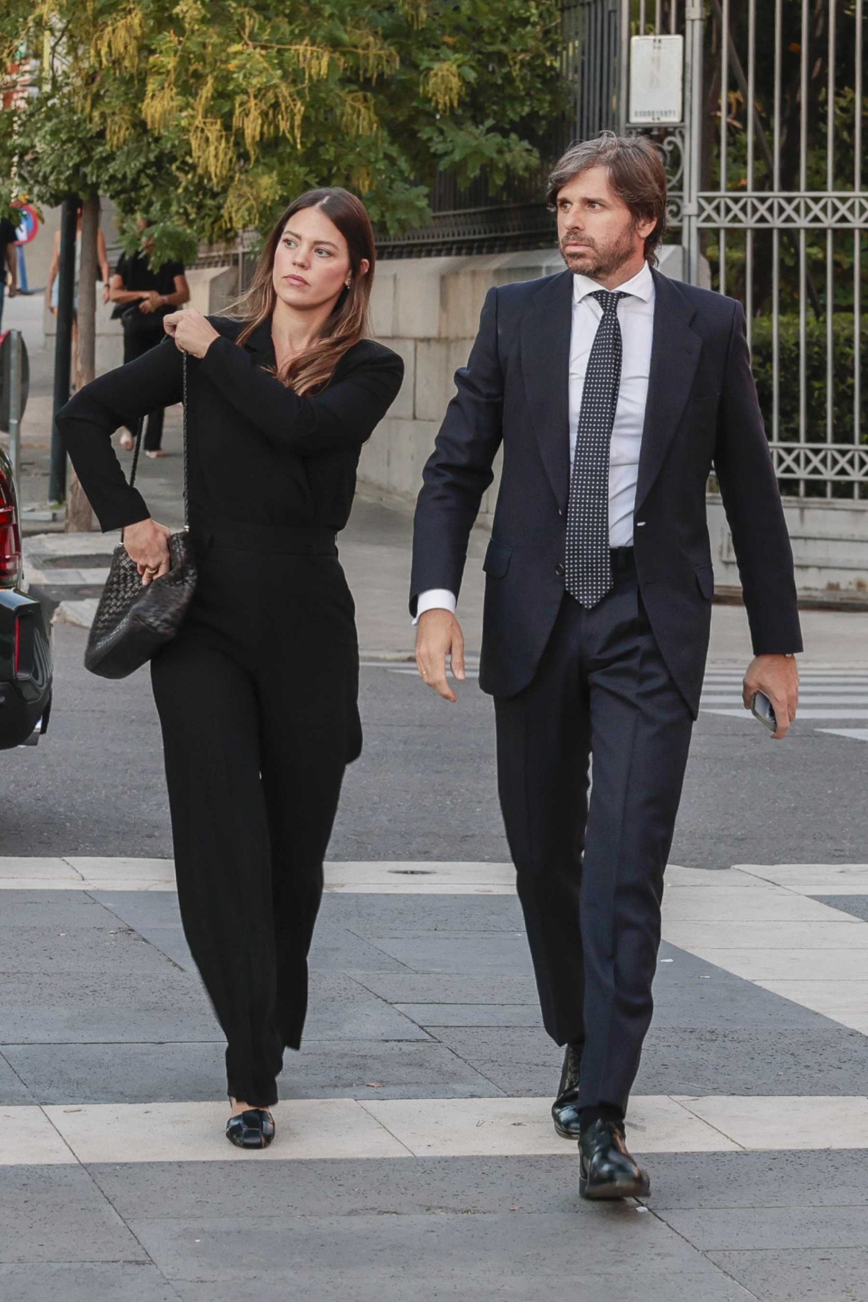 Isabelle Junot y &Aacute;lvaro Falc&oacute; en el funeral de su madre / Gtres