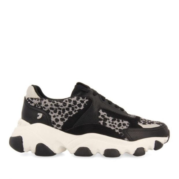 Gioseppo est&aacute; revolucionando a sus clientas con estas zapatillas c&oacute;modas y modernas que est&aacute;n a mitad de precio