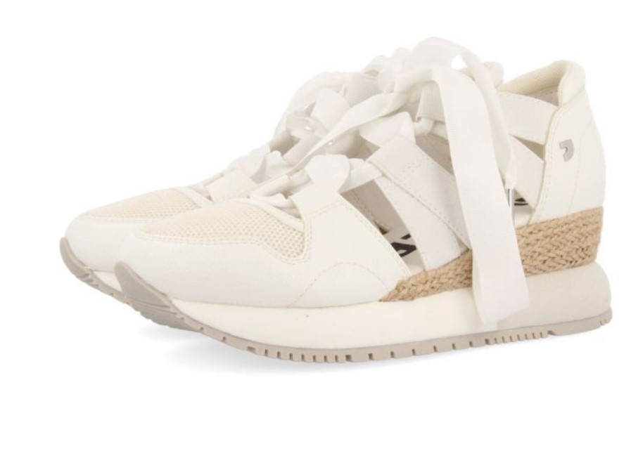 Son tan modernas que har&aacute;n que cualquier look parezca sofisticado: as&iacute; son las zapatillas con cu&ntilde;a de Gioseppo