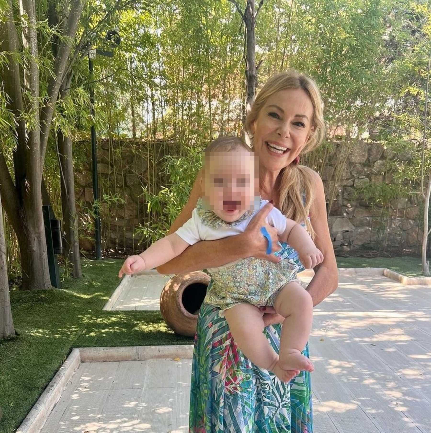 Ana Obreg&oacute;n con su nieta, Ana Sandra / Instagram