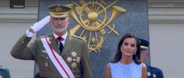 Los Reyes de Espa&ntilde;a en la jura de bandera de la Princesa / TVE
