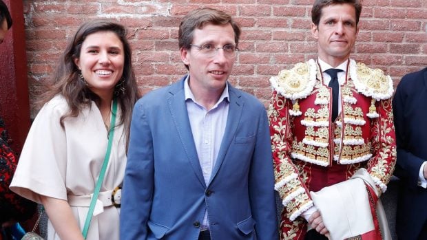 Jos&eacute; Luis Mart&iacute;nez-Almeida junto a Teresa Urquijo / Gtres