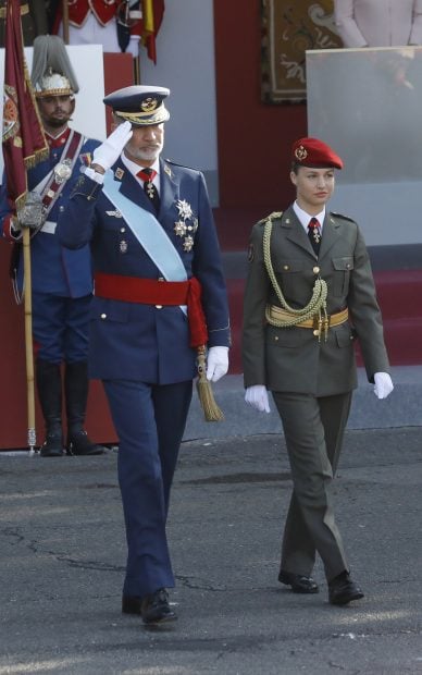La princesa Leonor en el 12 de octubre junto al Rey. / Gtres
