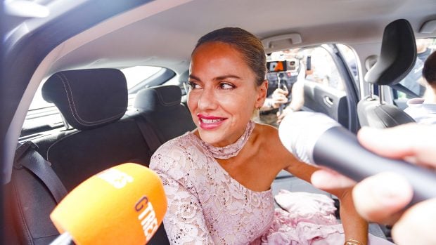 M&oacute;nica Hoyos en la boda de Isa y Asraf / Gtres