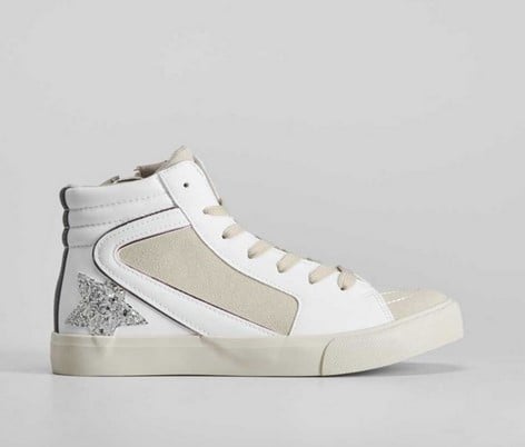 Merkal tiene las zapatillas altas que son igualitas a las Jordan tiradas de precio