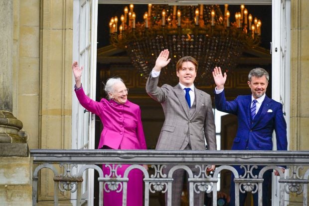 La reina Margarita con su hijo y su nieto / GTRES