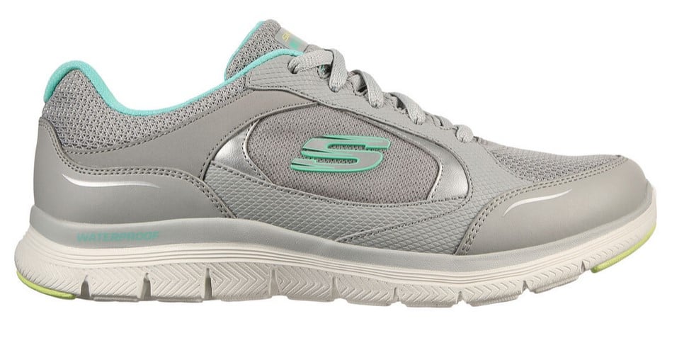Skechers tiene unas zapas waterproof para saltar en los charcos