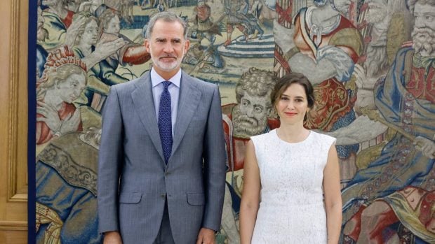 Isabel D&iacute;az Ayuso junto al rey Felipe VI / Gtres