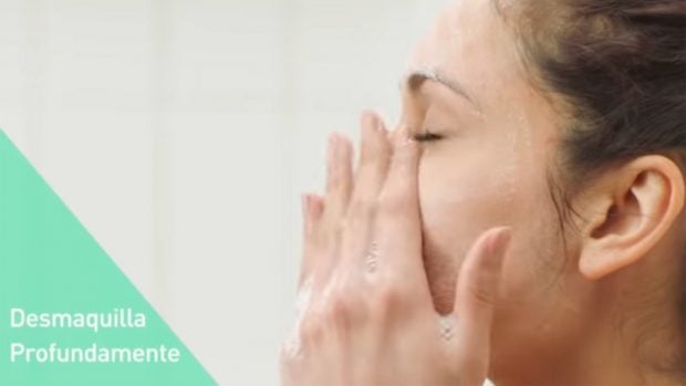El gel limpiador limpia en profundidad y tambi&eacute;n desmaquilla / CeraVe