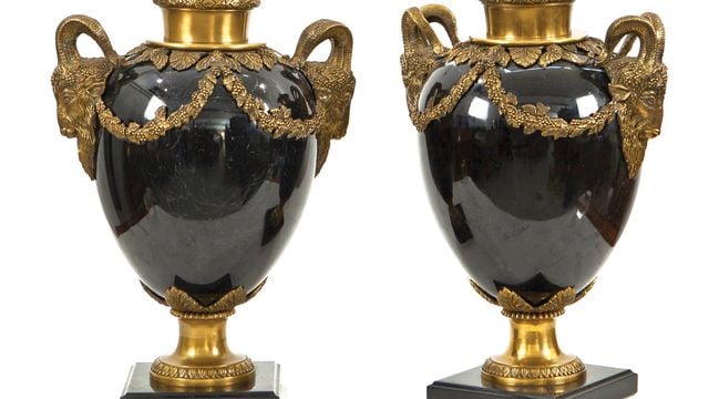 pareja de copas con tapa en m&aacute;rmol y bronce dorado