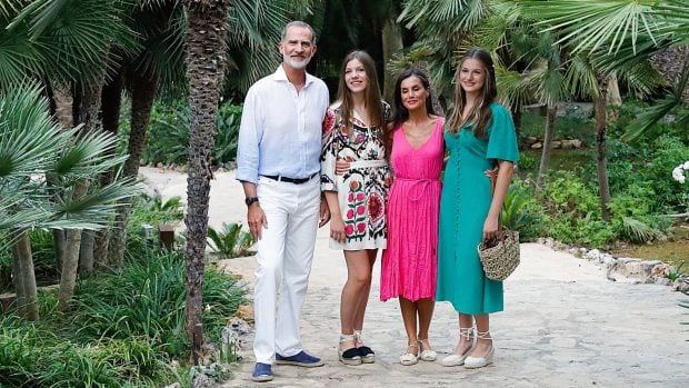 Los Reyes de Espa&ntilde;a junto a sus hijas, la princesa Leonor y la infanta Sof&iacute;a / Gtres