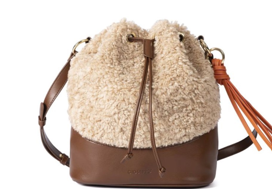 Gioseppo marca tendencia con este bolso de borrego que est&aacute; arrasando en tiendas