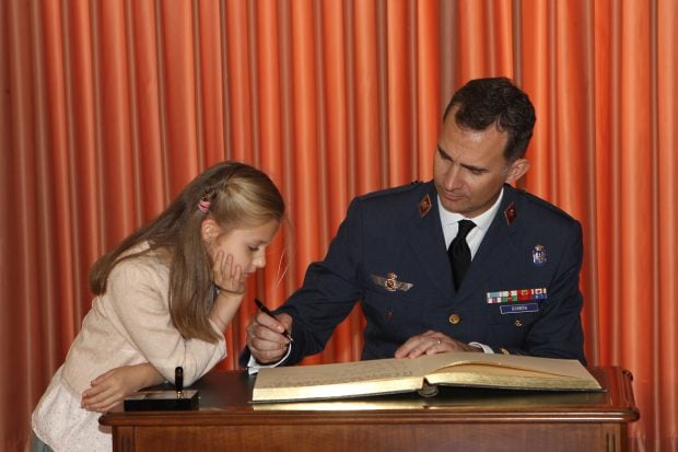 Leonor retrospectiva, Leonor mayor&iacute;a de edad, 