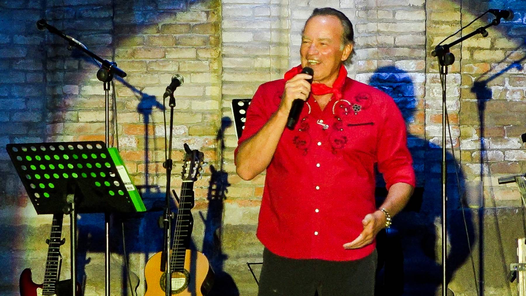 Bert&iacute;n Osborne, Bertin Osborne concierto, Bertin Osborne borra redes