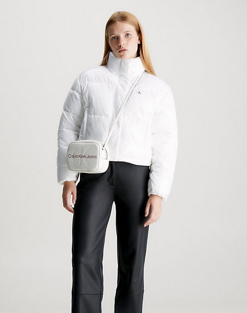 Calvin Klein se adelanta al Black Friday: la oferta flash para conseguir su bolso viral