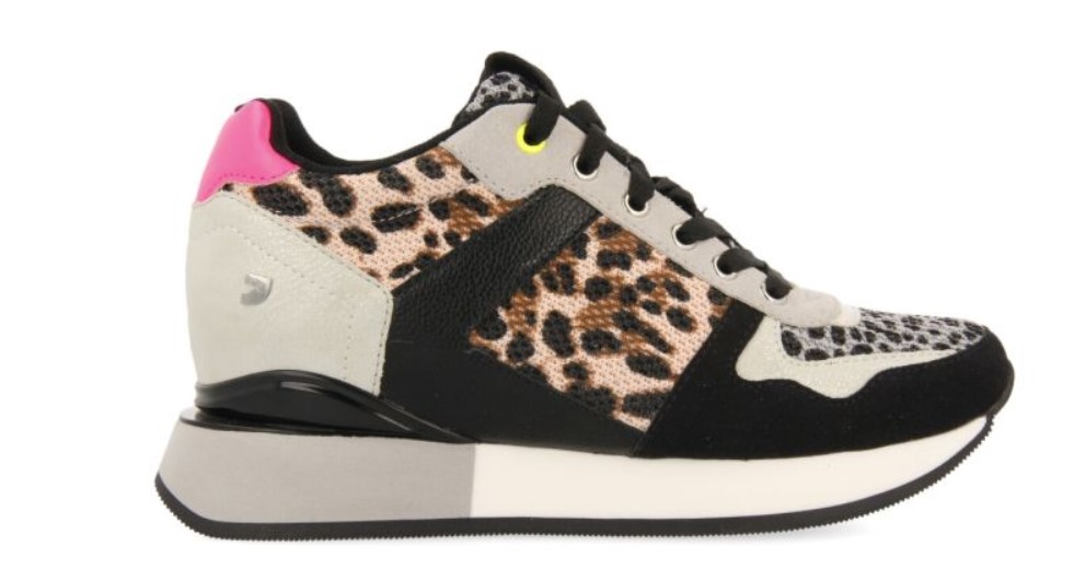 Est&aacute;n arrasando en todas las tiendas: son las zapatillas de animal print m&aacute;s bonitas de Gioseppo