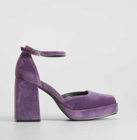 Tienes que hacerte con los tacones de terciopelo de Merkal perfectos para tus cenas de empresa