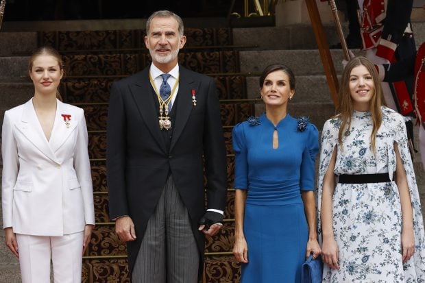 Princesa Leonor traje blanco, Princesa Leonor Constituci&oacute;n