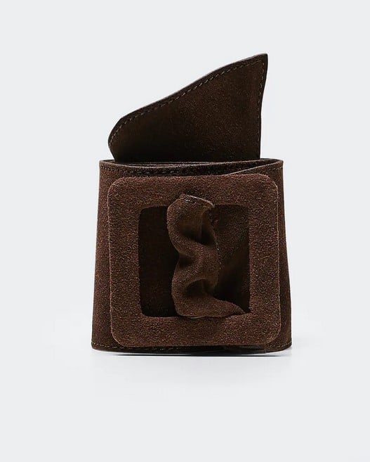 El mejor complemento de Mango Outlet es su cinturón fajín de piel ideal para cualquier vestido