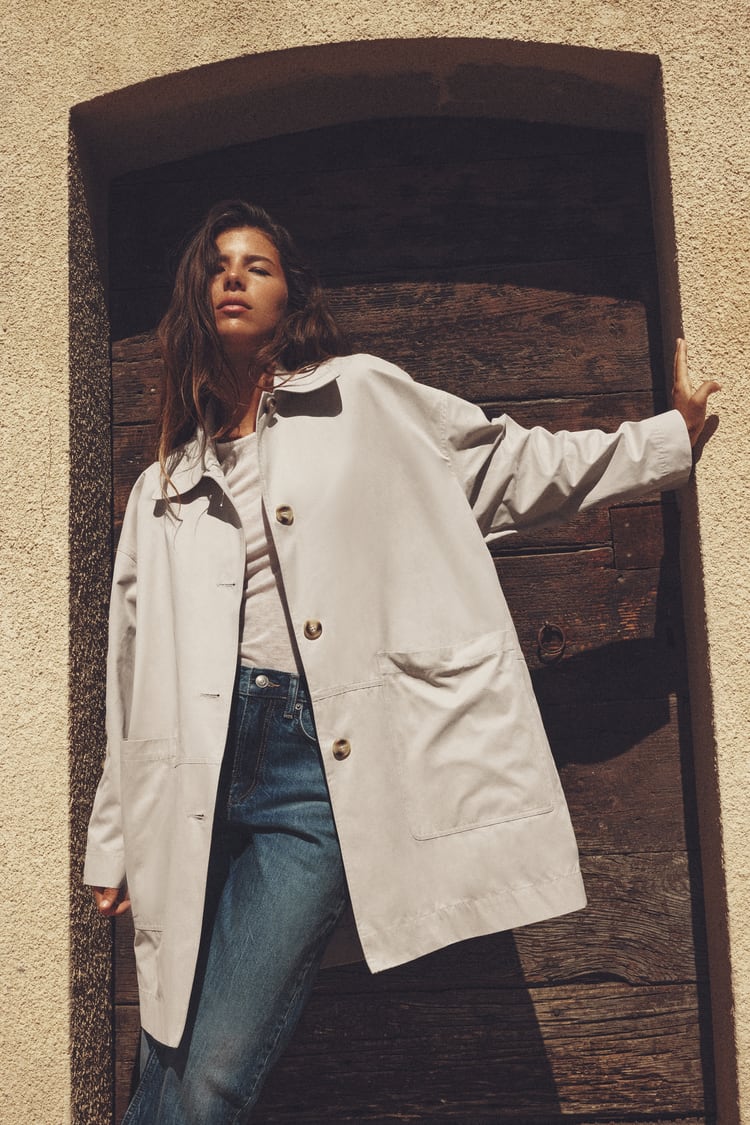 5 trench largos de Zara para no renunciar al estilo los d&iacute;as de lluvia