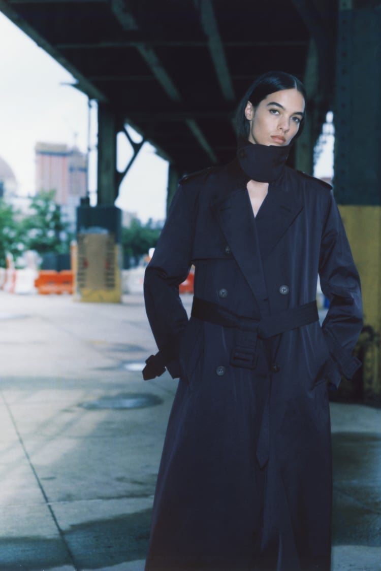 5 trench largos de Zara para no renunciar al estilo los d&iacute;as de lluvia