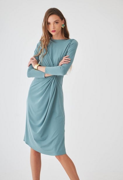 El vestido de invitada de Coosy para bodas de invierno que lo tiene todo