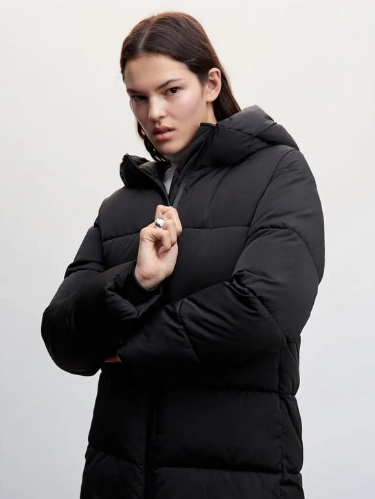 Mango Outlet reta a Uniqlo y sus m&iacute;ticos anoraks acolchados con este que es igual de calentito