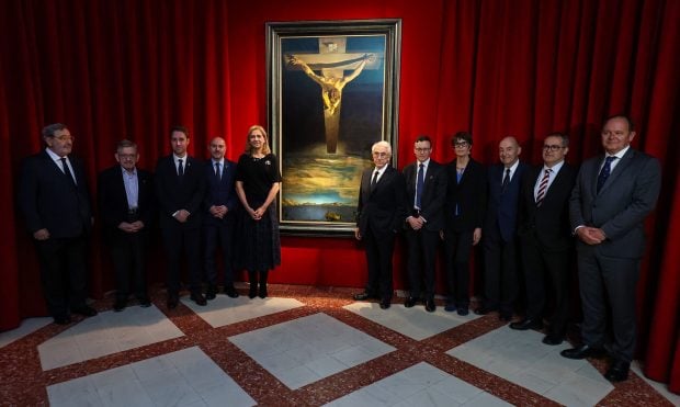 Infanta Cristina Dal&iacute;, infanta Cristina broche