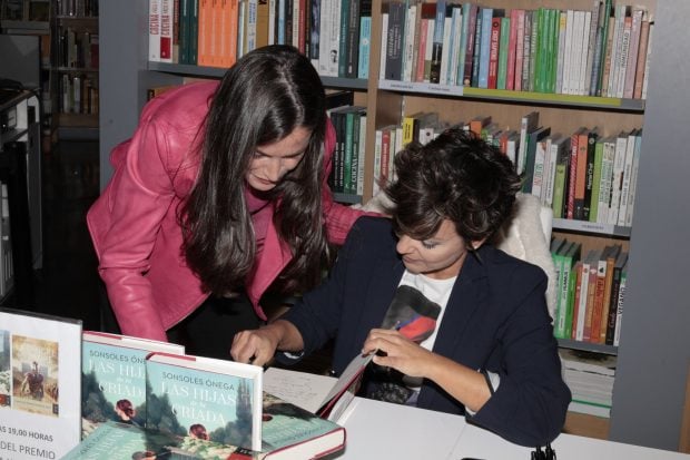 Reina Letizia, Sonsoles &Oacute;nega premio planeta, Reina Letizia amiga Sonsoles &Oacute;nega,