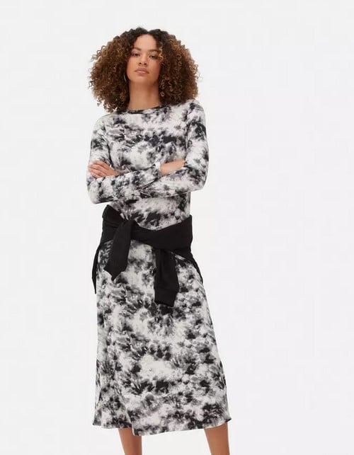 El fr&iacute;o no le para los pies a Primark: lo est&aacute; petando con este vestido perfecto para ir calentita y estilosa