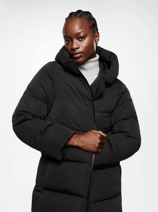 Mango Outlet se adelanta al Black Friday y rebaja su mítico anorak a un precio de locos