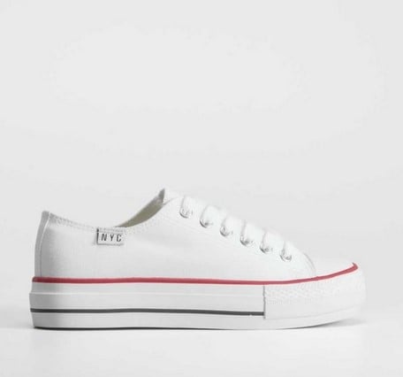 Merkal desaf&iacute;a a Converse sacando unas zapatillas id&eacute;nticas a las All Star. Perfectas para cualquier look casual