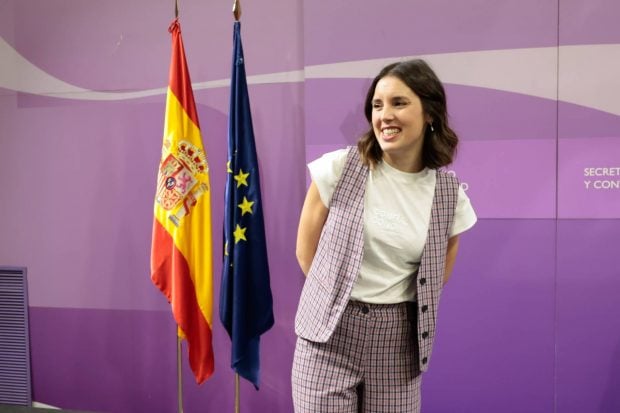 Irene Montero camiseta, Irene Montero gobierno, Irene Montero Pedro S&aacute;nchez
