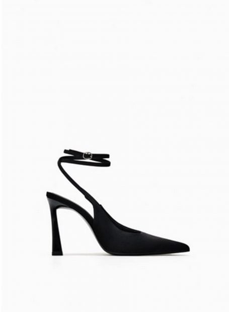 Zapatos de Zara, Zara