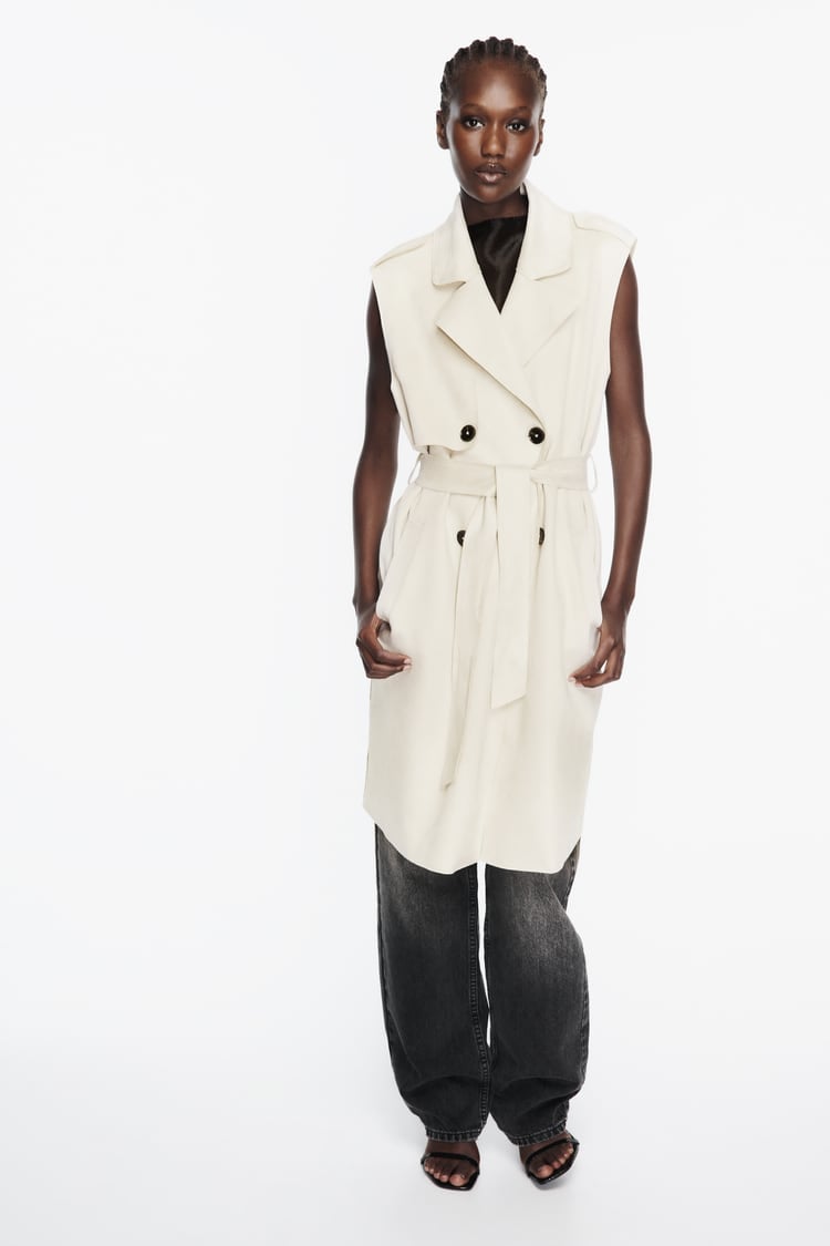 Este chaleco largo de ante de Zara es ideal para combinarlo con un vaquero y darle un toque más sofisticado