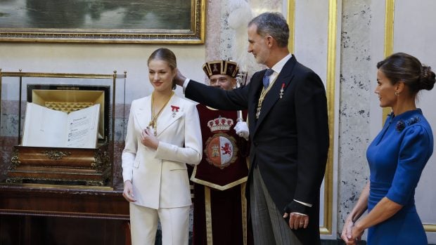 Sus Majestades junto a la princesa Leonor / Gtres