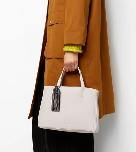 El bolso m&aacute;s elegante y c&oacute;modo es de Parfois y su precio es 'low cost'