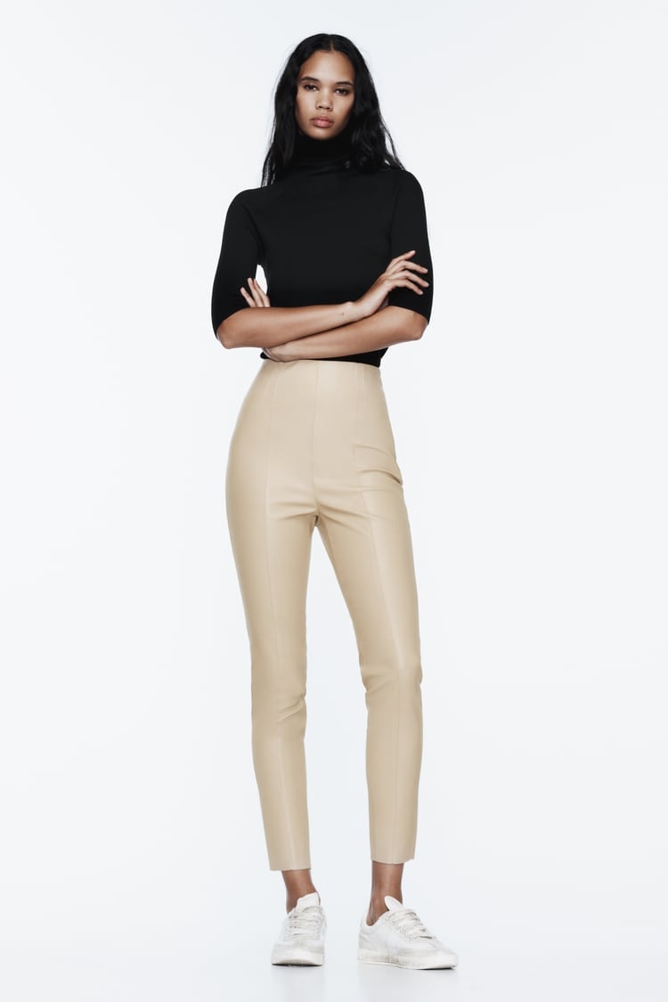 Zara arrasa con los leggins de tiro alto efecto piel que hacen tipazo