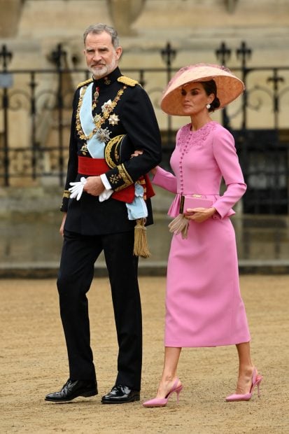 Sus Majestades, coronacion Carlos III, look Letizi coronaci&oacute;n Carlos III, Letizia