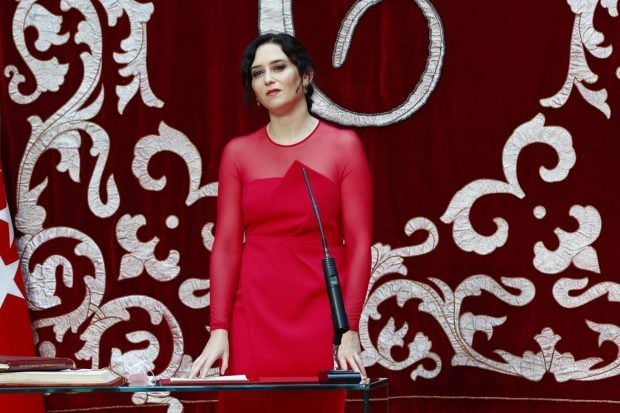 Isabel Díaz Ayuso rojo, Isabel Díaz Ayuso investidura, Isabel Díaz Ayuso vestidos