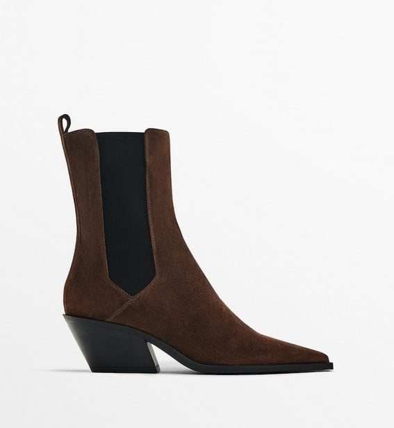 Los botines de serraje que sientan genial con vaqueros est&aacute;n en Massimo Dutti