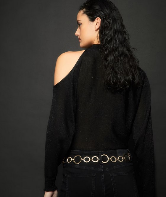 Sfera sorprende con el jersey cut out asim&eacute;trico y dorado que eleva tus looks
