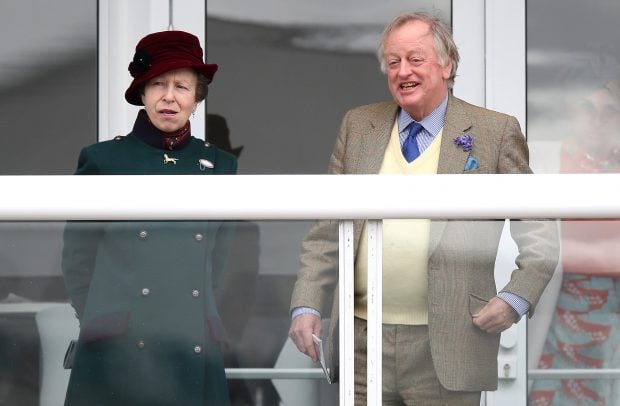 Andrew Parker Bowles, princesa Ana, Irlanda