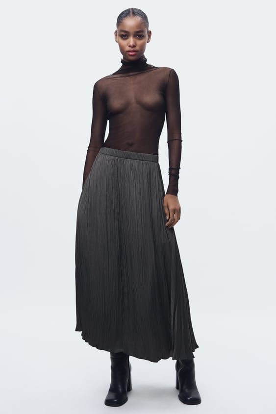 La falda plisada de Zara que le encantar&iacute;a tener a la Reina Letizia y que es perfecta para llevar con zapato plano