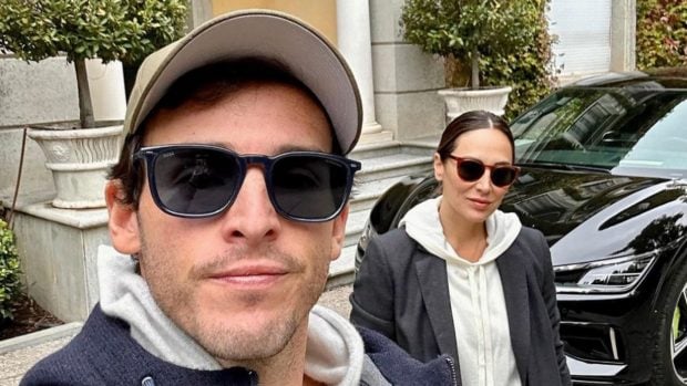 Tamara Falc&oacute; e I&ntilde;igo Onieva en la casa de Isabel Preysler. (Foto: Instagram)