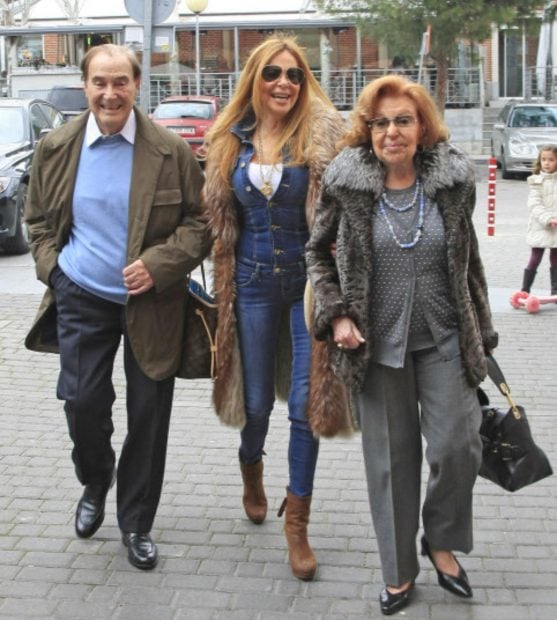 ana obreg&oacute;n y sus padres, ana obreg&oacute;n